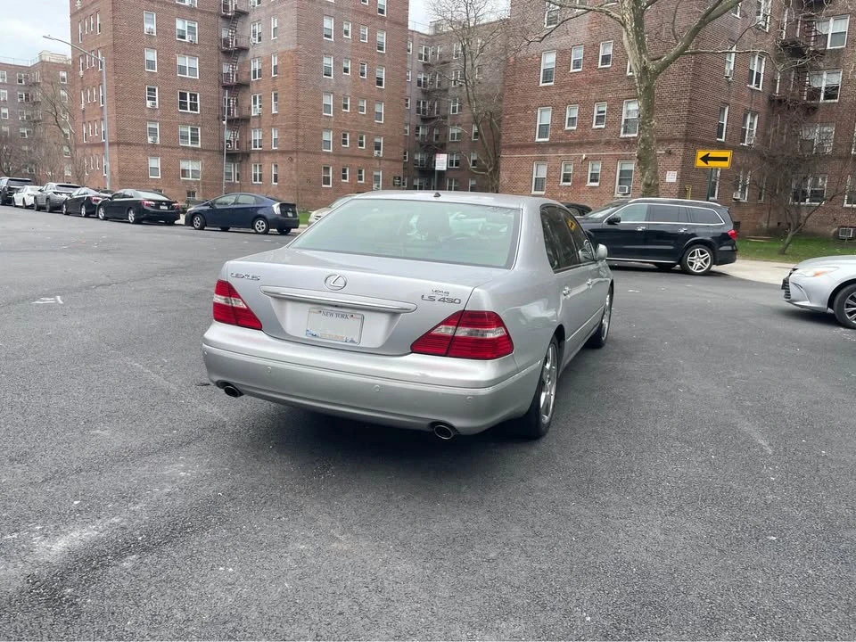 2005 Lexus LS 3rd Gen - Image 10 of 20