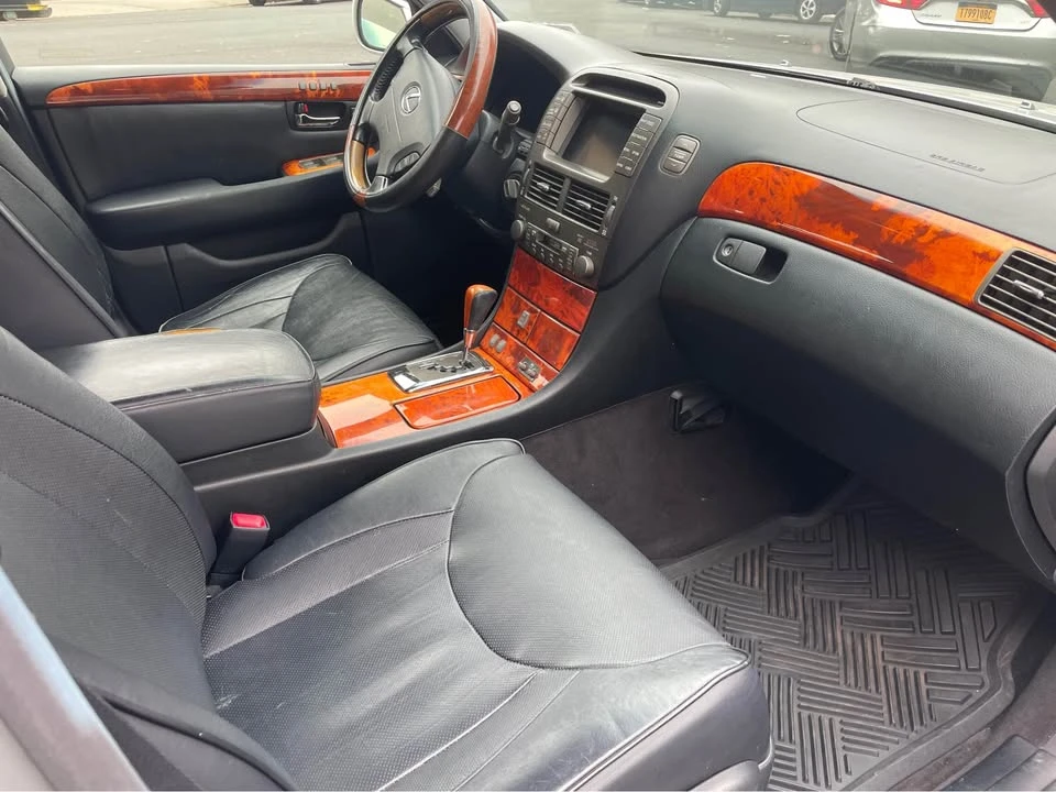 2005 Lexus LS 3rd Gen - Image 12 of 20