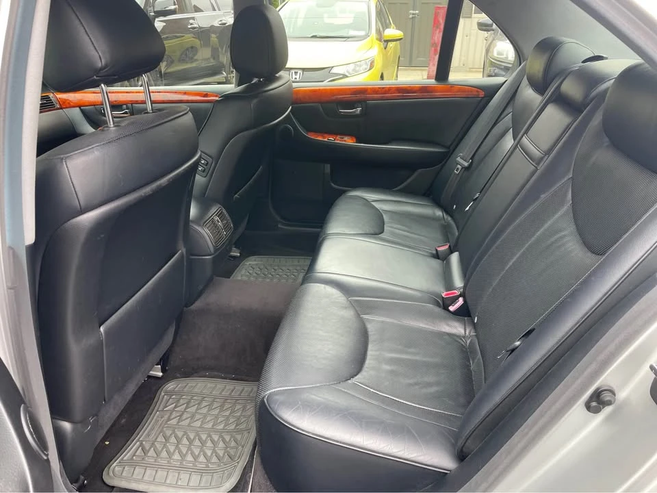2005 Lexus LS 3rd Gen - Image 13 of 20