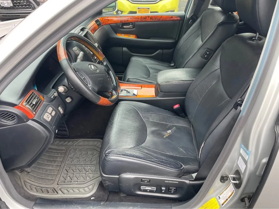 2005 Lexus LS 3rd Gen - Image 14 of 20
