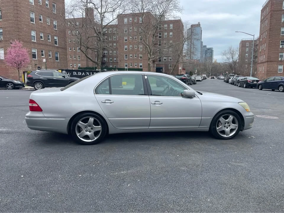2005 Lexus LS 3rd Gen - Image 9 of 20