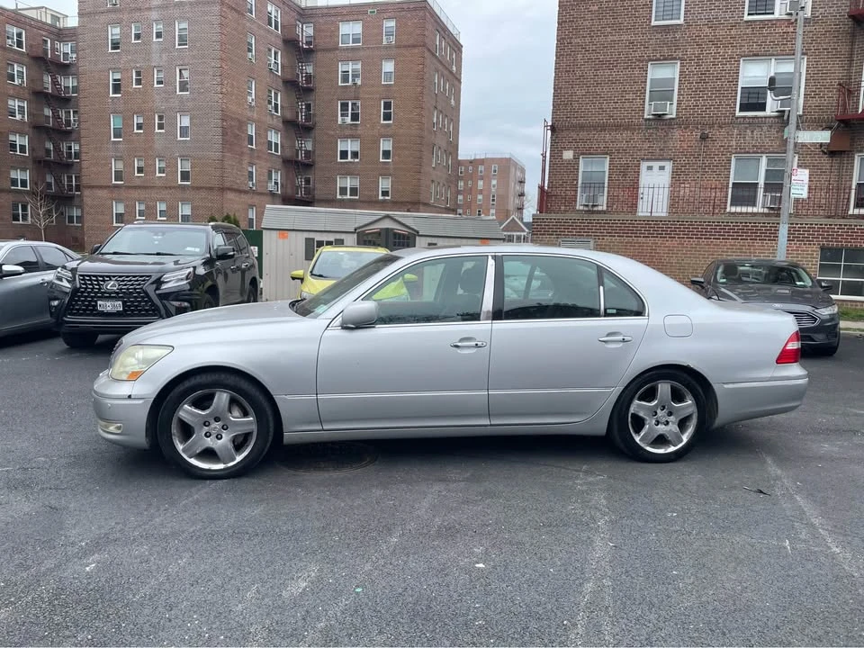 2005 Lexus LS 3rd Gen - Image 5 of 20