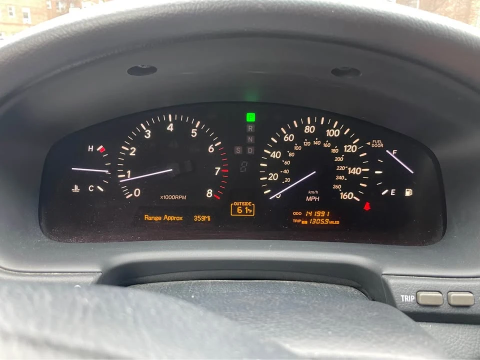 2005 Lexus LS 3rd Gen - Image 15 of 20
