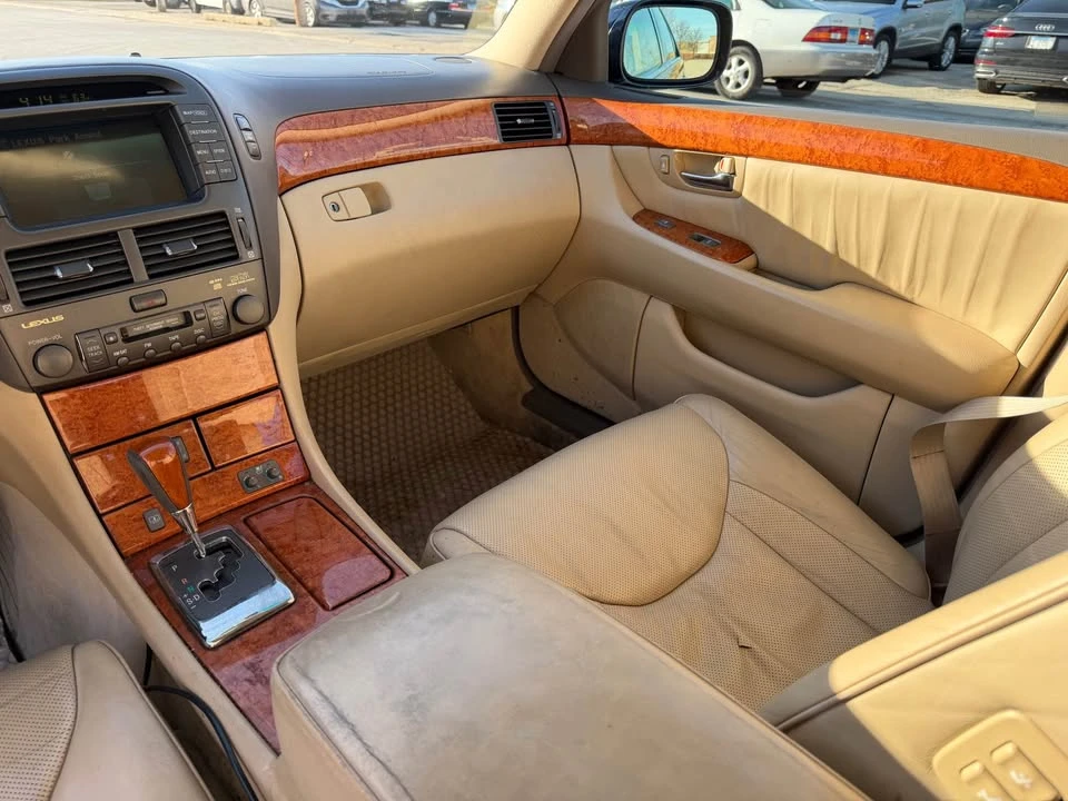 2005 Lexus LS 3rd Gen - Image 8 of 19