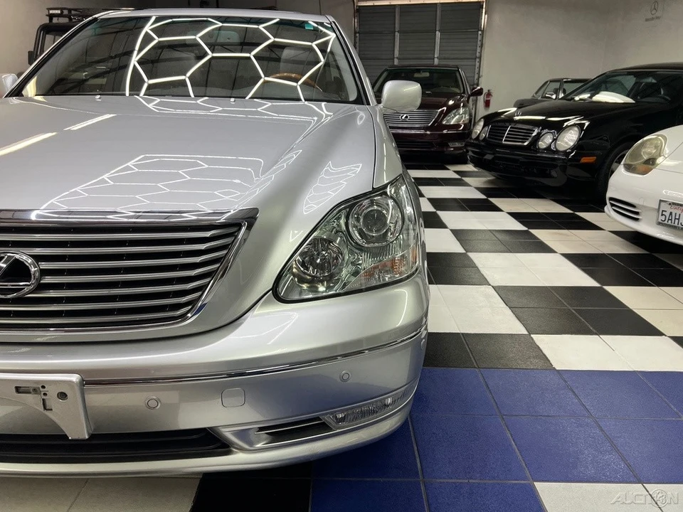 2005 Lexus LS 3rd Gen - Image 5 of 24
