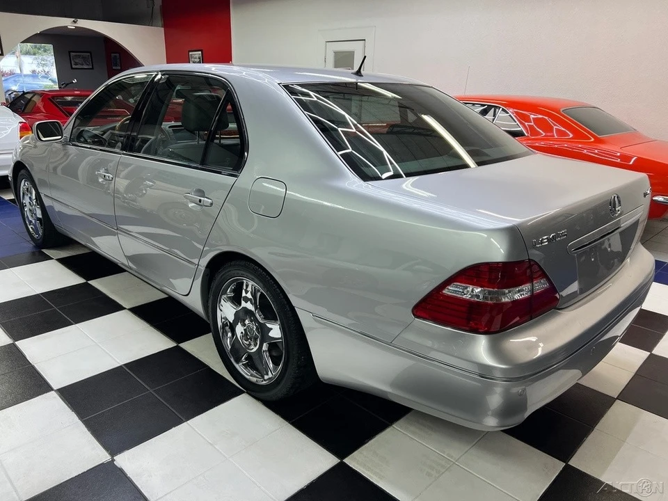 2005 Lexus LS 3rd Gen - Image 18 of 24