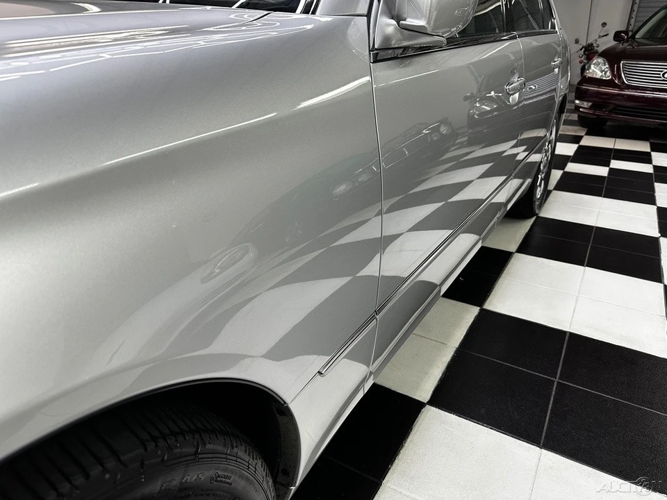 2005 Lexus LS 3rd Gen - Image 9 of 24