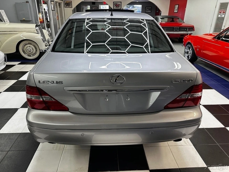 2005 Lexus LS 3rd Gen - Image 20 of 24