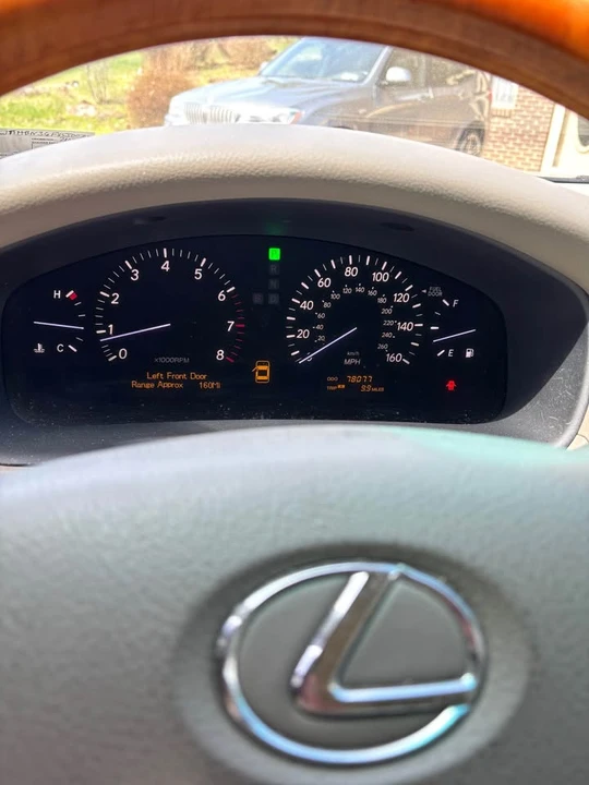 2005 Lexus LS 3rd Gen - Image 5 of 7