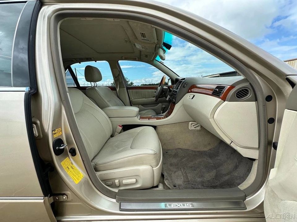 2005 Lexus LS 3rd Gen - Image 14 of 24