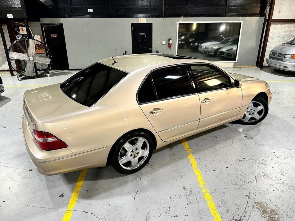 2005 Lexus LS 3rd Gen - Image 10 of 24