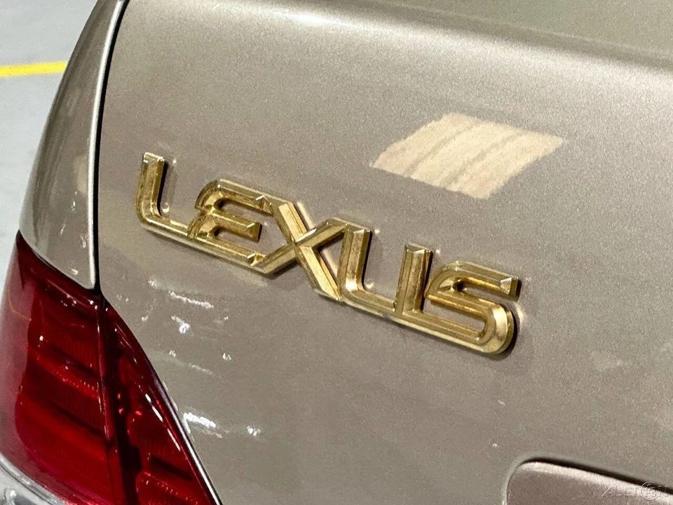 2005 Lexus LS 3rd Gen - Image 8 of 24