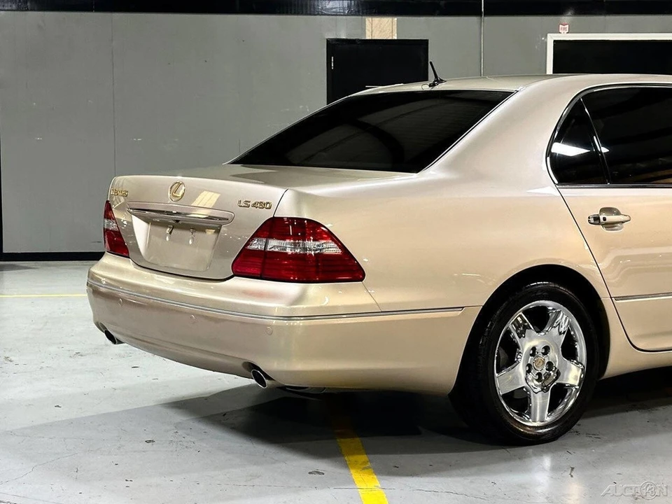 2005 Lexus LS 3rd Gen - Image 6 of 24