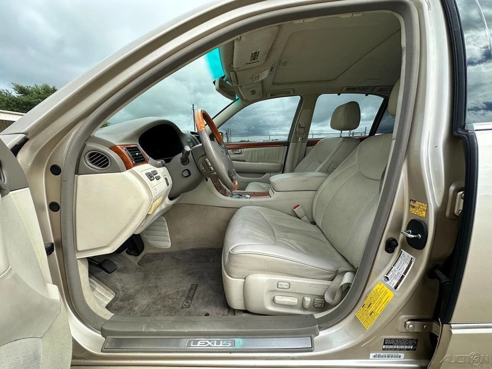 2005 Lexus LS 3rd Gen - Image 13 of 24