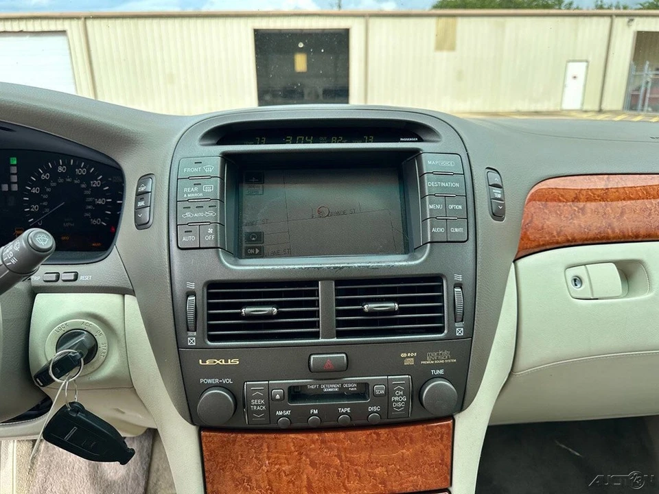 2005 Lexus LS 3rd Gen - Image 17 of 24