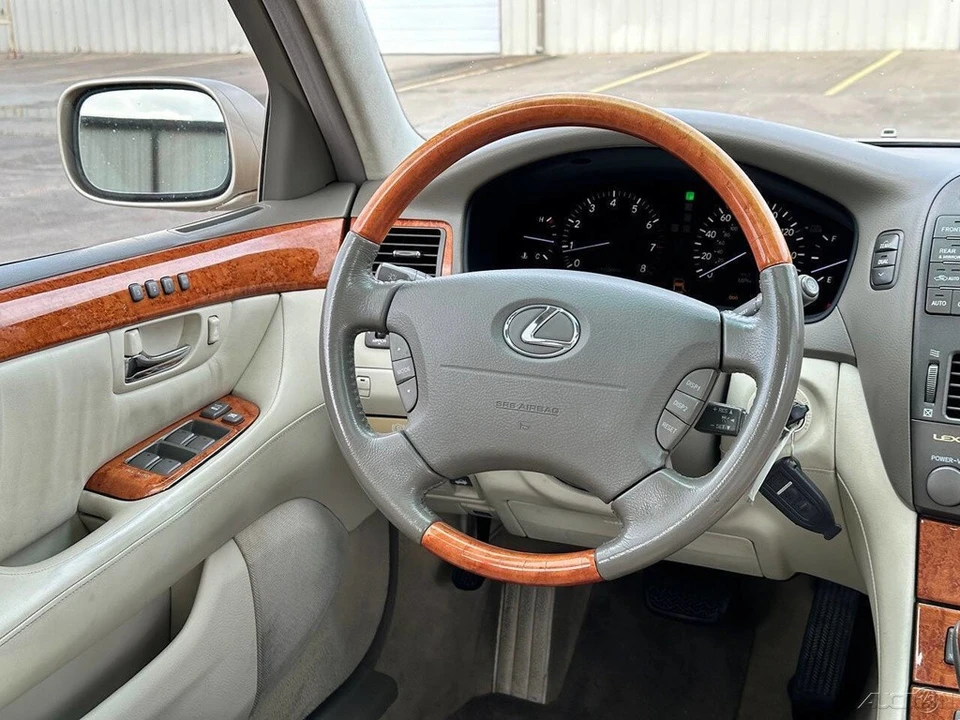 2005 Lexus LS 3rd Gen - Image 19 of 24