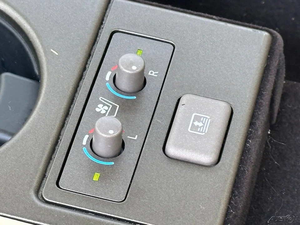 2005 Lexus LS 3rd Gen - Image 21 of 24