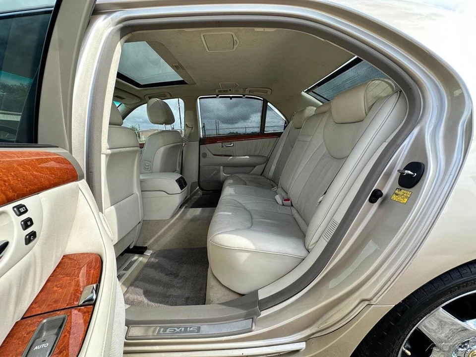 2005 Lexus LS 3rd Gen - Image 15 of 24