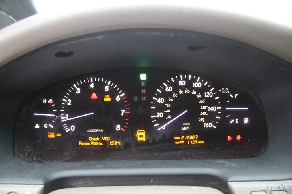 2005 Lexus LS 3rd Gen - Image 15 of 21