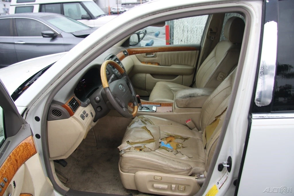 2005 Lexus LS 3rd Gen - Image 13 of 21