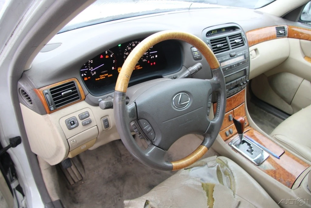 2005 Lexus LS 3rd Gen - Image 14 of 21