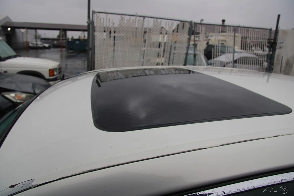 2005 Lexus LS 3rd Gen - Image 10 of 21