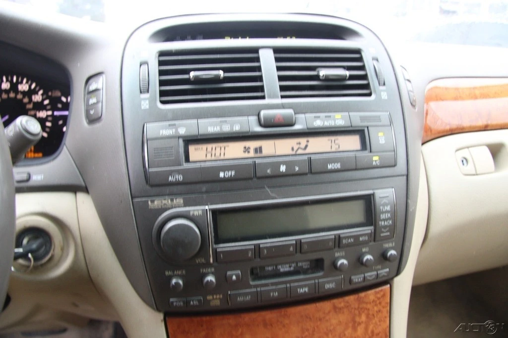 2005 Lexus LS 3rd Gen - Image 18 of 21