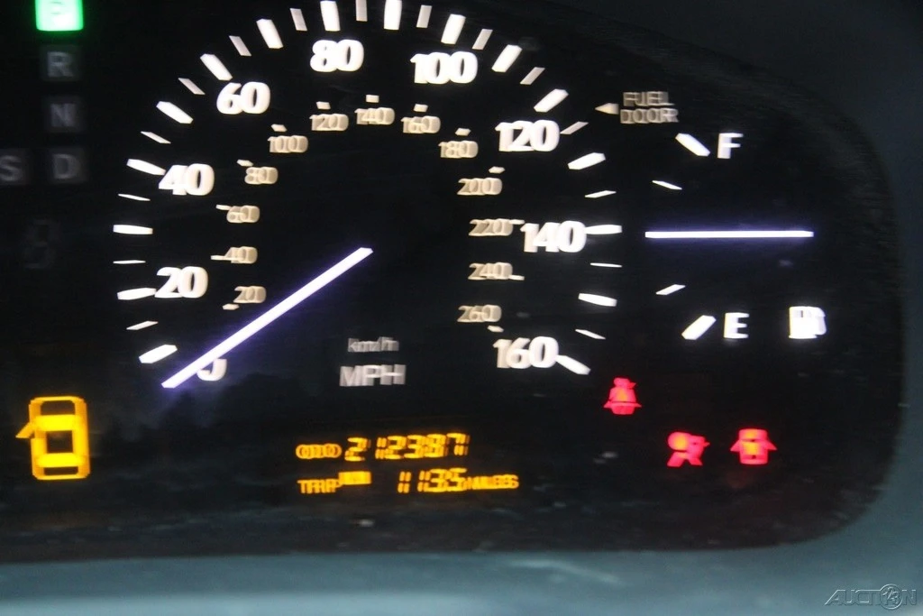 2005 Lexus LS 3rd Gen - Image 16 of 21