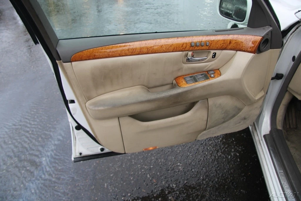 2005 Lexus LS 3rd Gen - Image 12 of 21