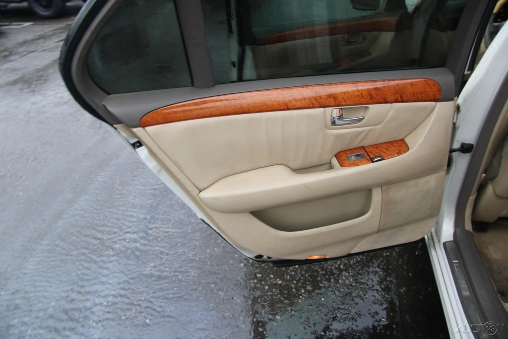 2005 Lexus LS 3rd Gen - Image 20 of 21