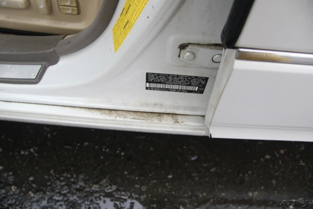 2005 Lexus LS 3rd Gen - Image 11 of 21
