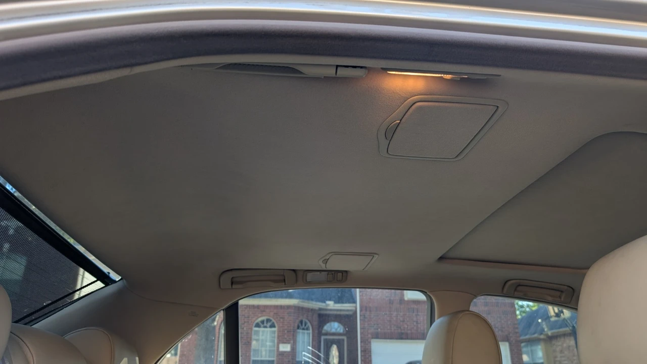 2005 Lexus LS 3rd Gen - Image 14 of 15