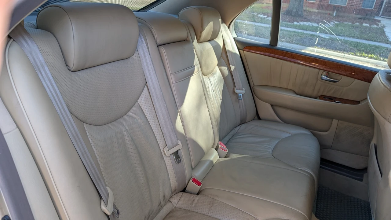 2005 Lexus LS 3rd Gen - Image 13 of 15