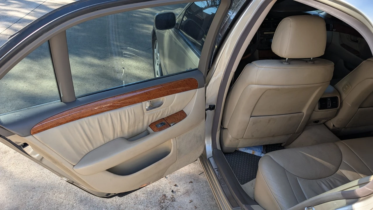 2005 Lexus LS 3rd Gen - Image 10 of 15