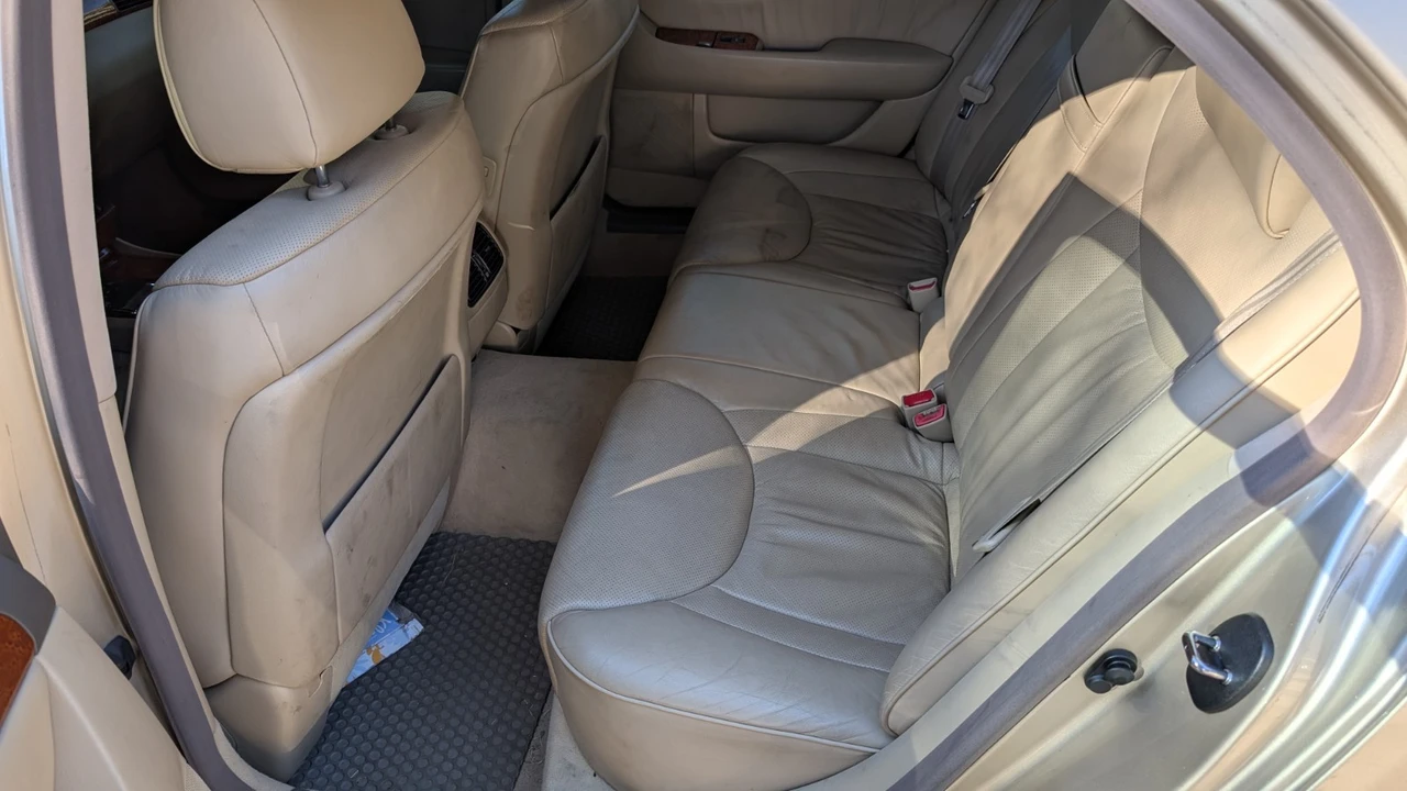 2005 Lexus LS 3rd Gen - Image 9 of 15