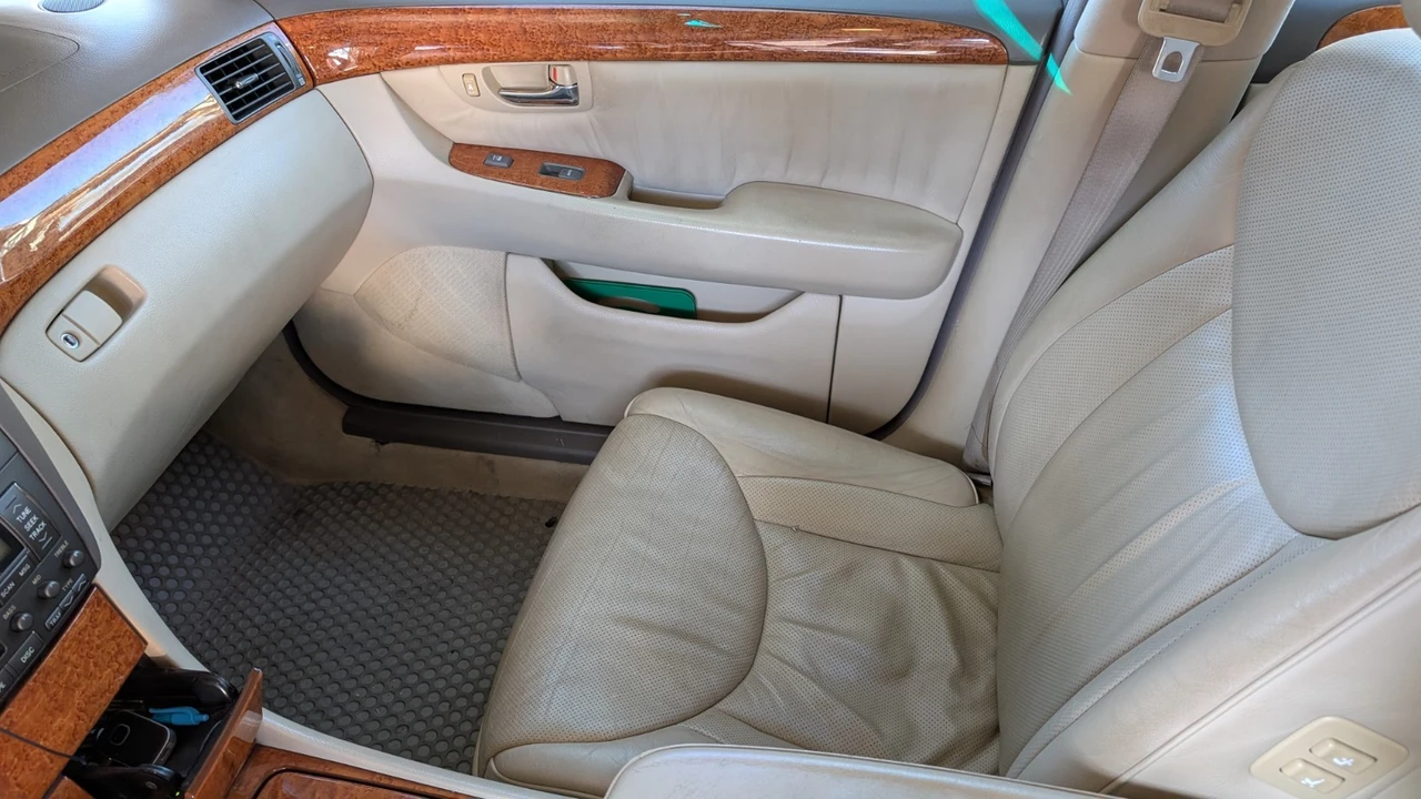 2005 Lexus LS 3rd Gen - Image 8 of 15