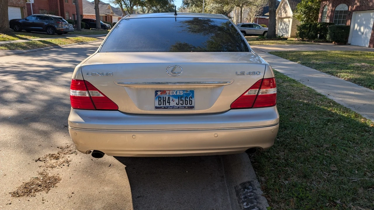 2005 Lexus LS 3rd Gen - Image 2 of 15
