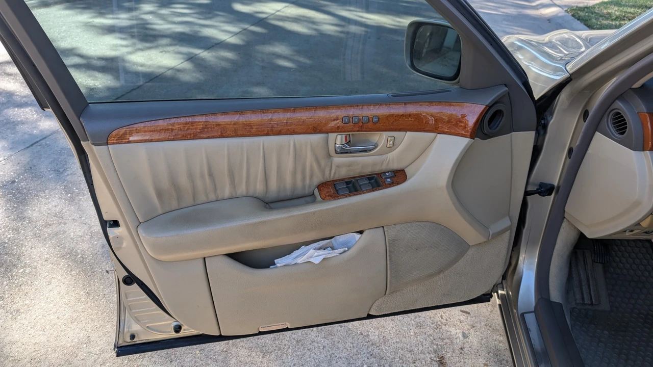 2005 Lexus LS 3rd Gen - Image 5 of 15