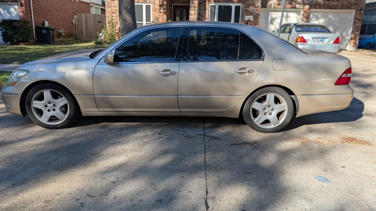2005 Lexus LS 3rd Gen - Image 3 of 15