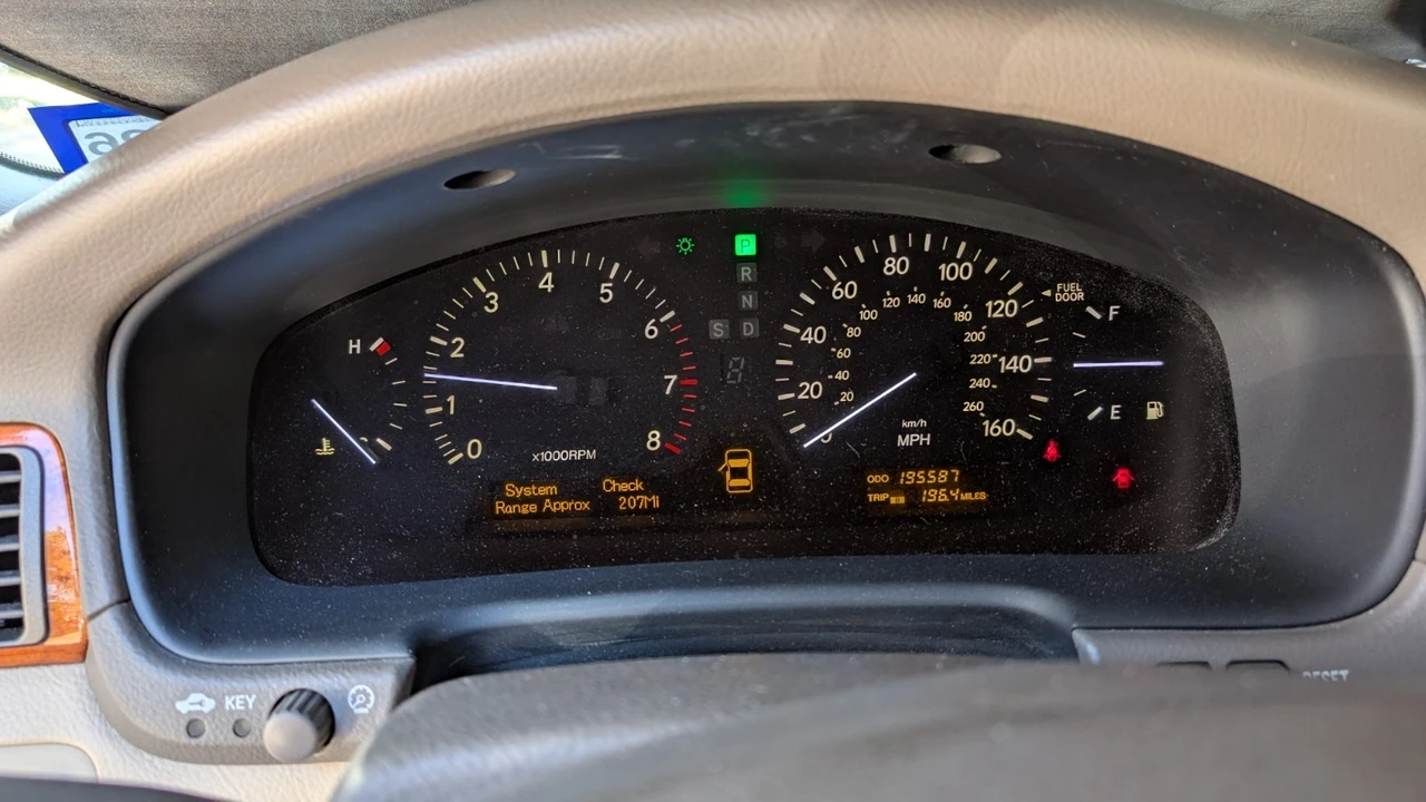 2005 Lexus LS 3rd Gen - Image 7 of 15