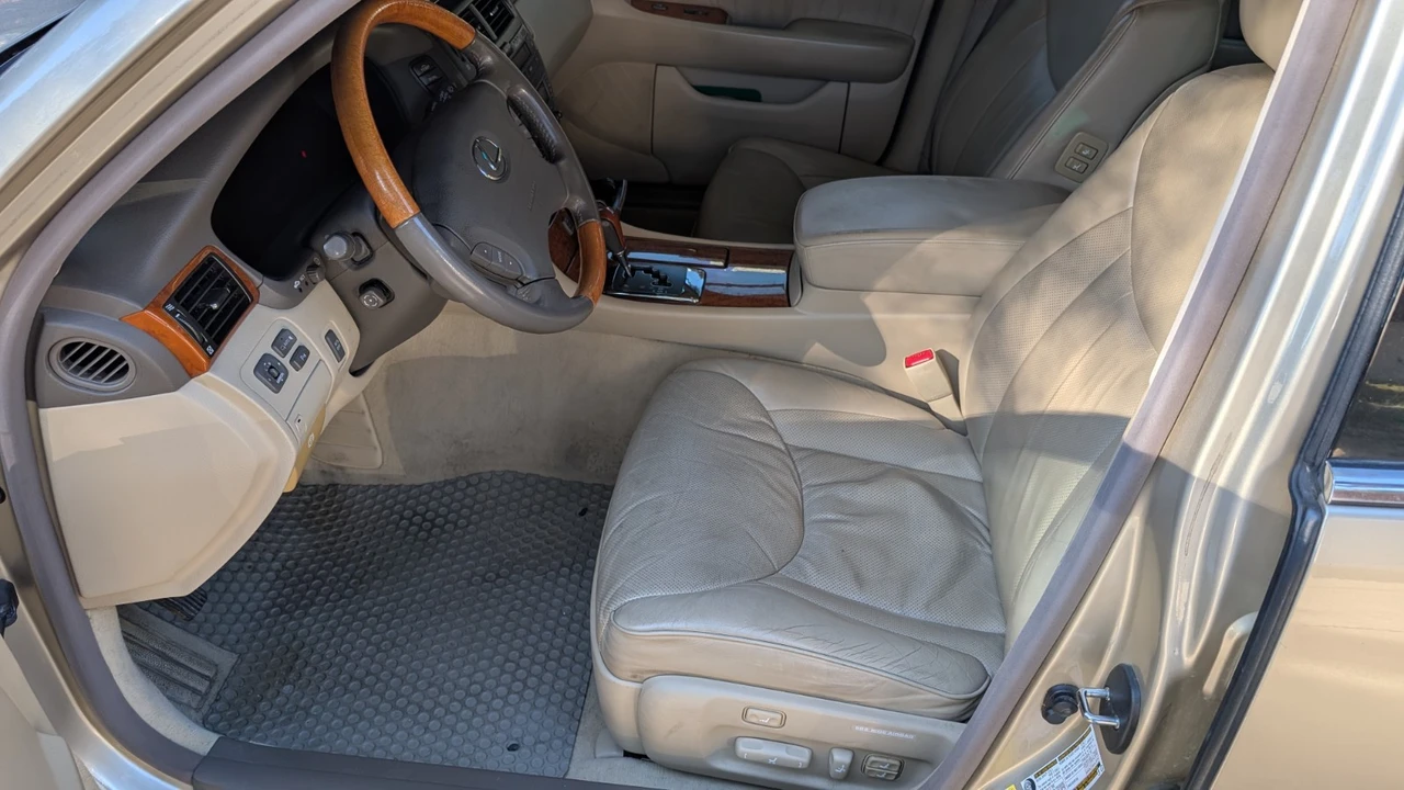2005 Lexus LS 3rd Gen - Image 6 of 15