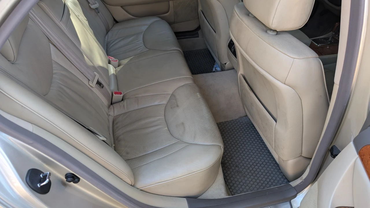 2005 Lexus LS 3rd Gen - Image 12 of 15