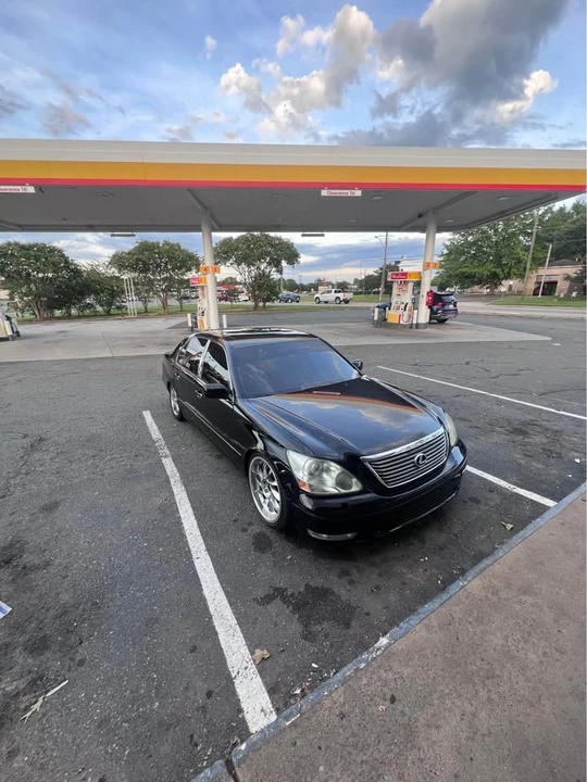 2005 Lexus LS 3rd Gen - Image 4 of 10