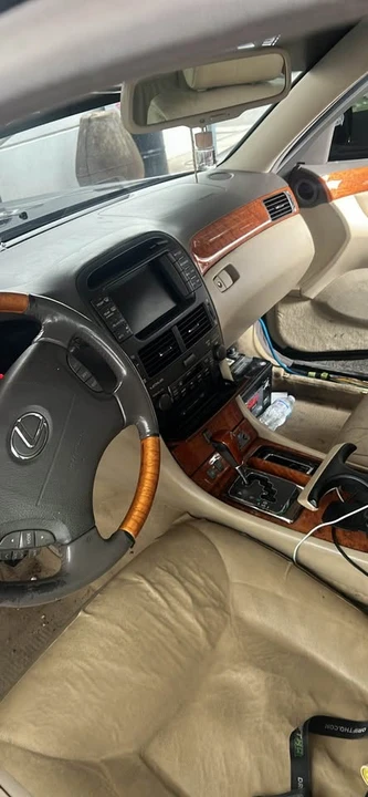 2005 Lexus LS 3rd Gen - Image 9 of 10