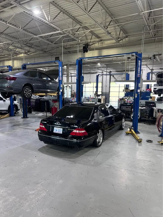 2005 Lexus LS 3rd Gen - Image 5 of 10
