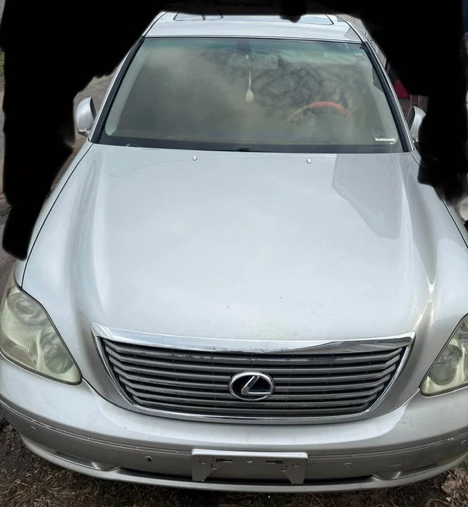 2005 Lexus LS 3rd Gen - Image 3 of 7