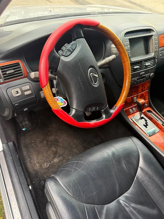 2005 Lexus LS 3rd Gen - Image 7 of 7