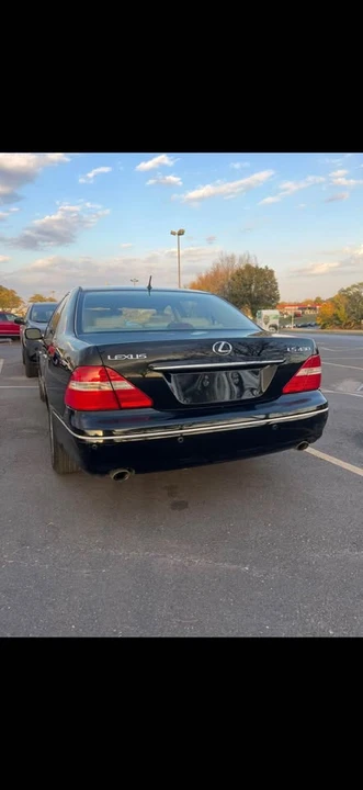 2005 Lexus LS 3rd Gen - Image 3 of 11