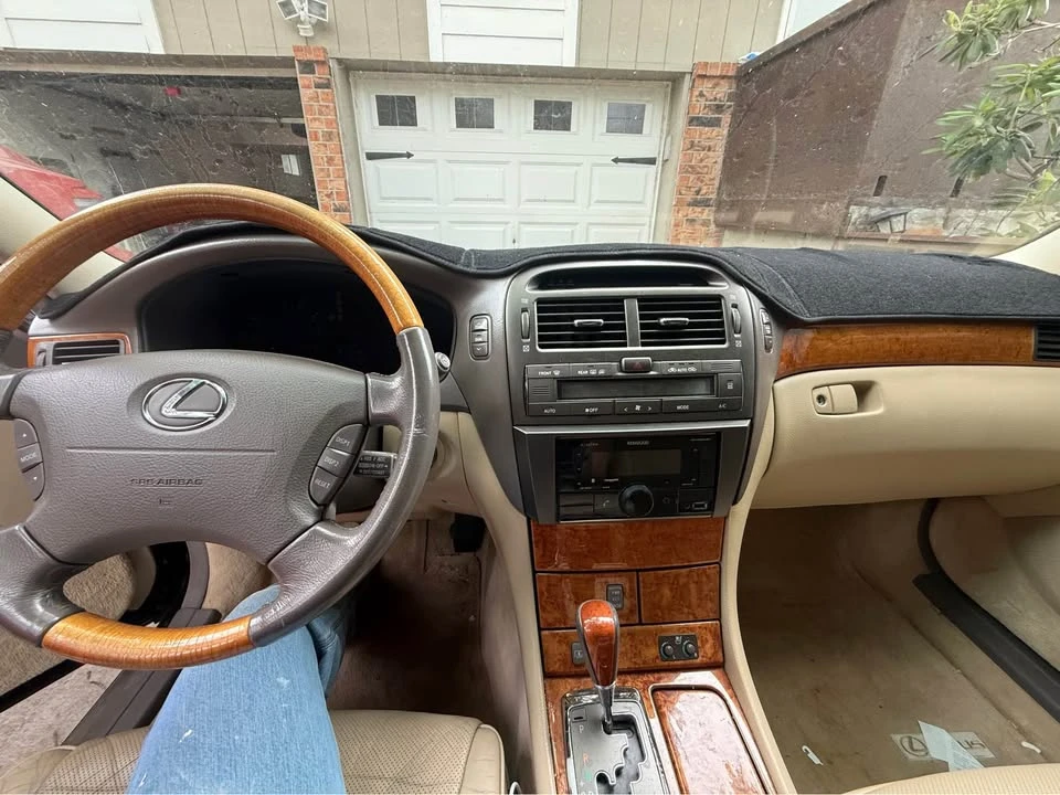 2005 Lexus LS 3rd Gen - Image 9 of 11