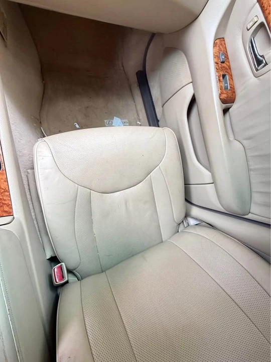 2005 Lexus LS 3rd Gen - Image 8 of 11
